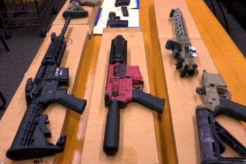 La Corte Suprema de EE.UU. confirma regulaciones de armas fantasma de Biden