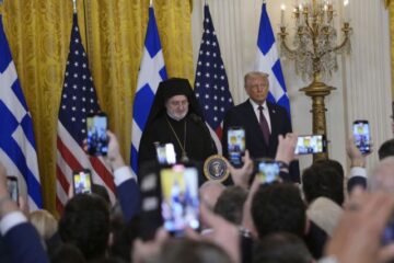 Arzobispo griego adula al presidente Trump en la Casa Blanca