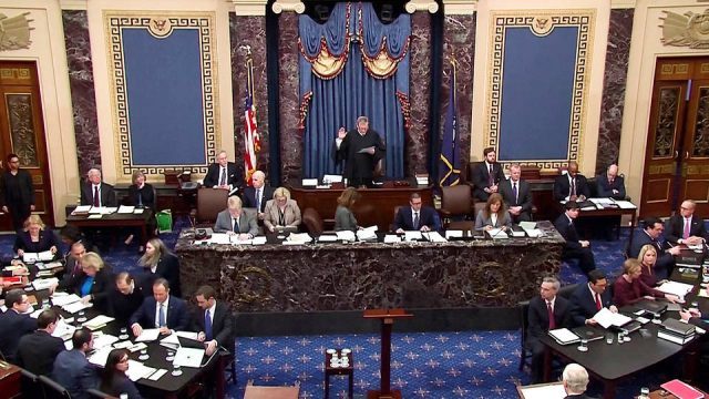 Senado de EE.UU. aprueba normas para el juicio político de Trump