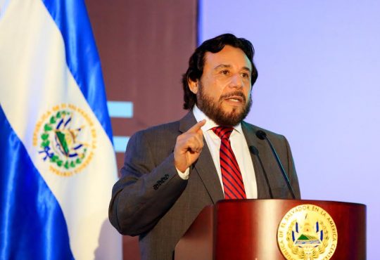 Gobierno salvadoreño llama a jóvenes a profesionalizarse y liderar el país