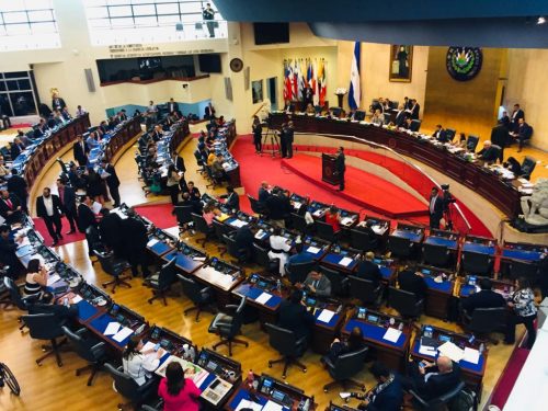 Omisiones e irresponsabilidad parlamentaria en El Salvador