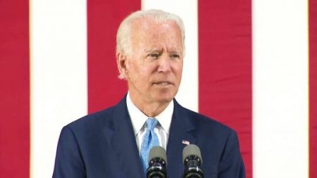 Joe Biden critica a Trump por su respuesta al coronavirus: “Nuestro presidente en tiempos de guerra se ha rendido”