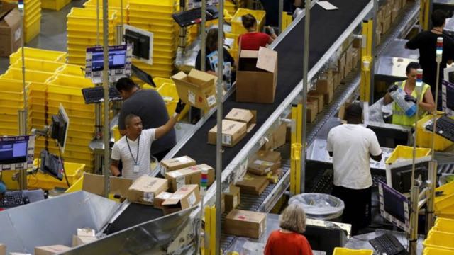 Amazon aumentará sueldo mínimo a 15 dólares la hora a sus empleados en EE.UU.