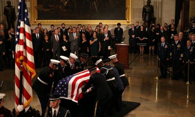 Arriban los restos del expresidente Bush a Washington