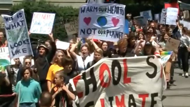 Australia: Estudiantes se retiran de las aulas para exigir acciones contra el cambio climático