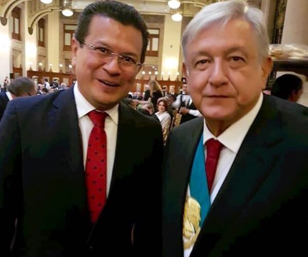 Candidato presidencial del FMLN en toma de posesión del presidente de México