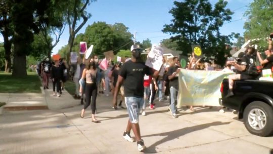 Continúan las protestas en Kenosha, Wisconsin