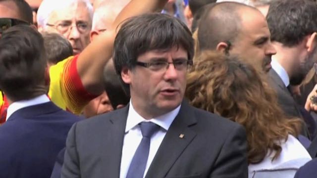 Corte Suprema de España retira órdenes de extradición contra líderes catalanes