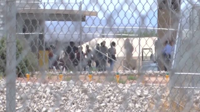 El gobierno de Trump podría haber deportado a 463 padres de menores separados en la frontera
