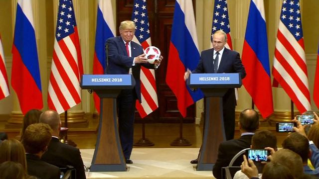 En cumbre de Helsinki, Trump arremete contra las agencias de inteligencia de EE.UU.