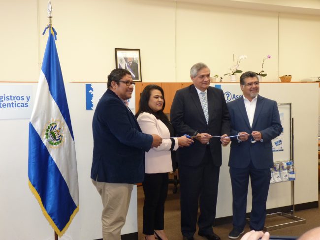 Facilidades para que salvadoreños posean una casa en su país