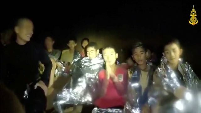 Inicia rescate de niños atrapados en una cueva en Tailandia