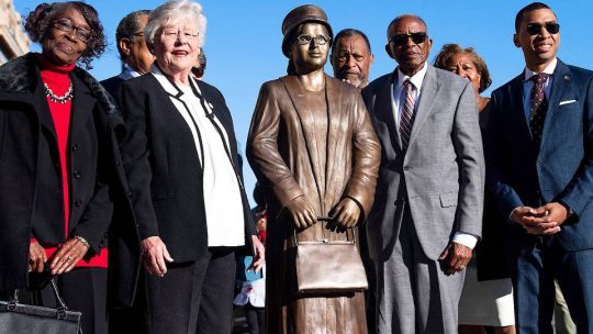 Rosa Parks honrada con nueva estatua en Montgomery, Alabama