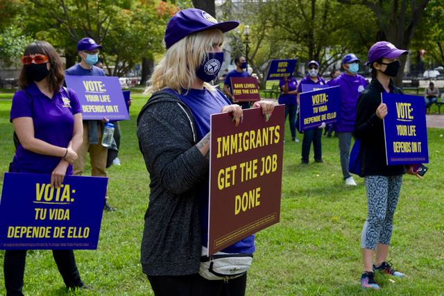 Inmigrantes lanzan mensaje político frente a la Casa Blanca