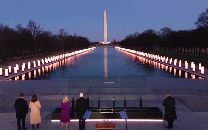 Biden y Harris conmemoran a las más de 400.000 víctimas de la COVID-19 en EE.UU. en víspera de la investidura presidencial