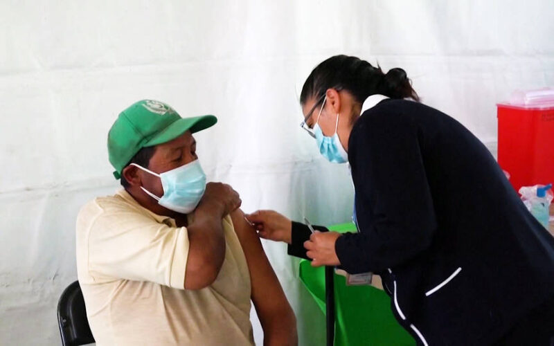 México denuncia que los países ricos acaparan las vacunas contra la COVID-19