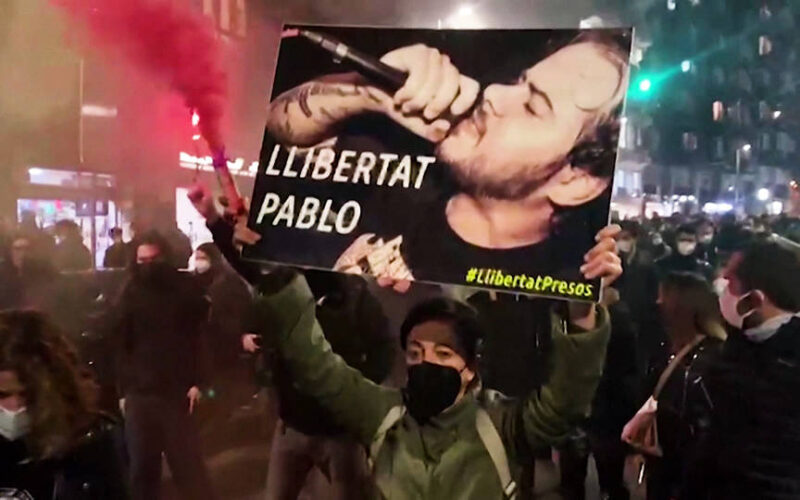 Estallan protestas contra el arresto de rapero español Pablo Hasél