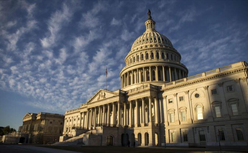 El Senado de EE.UU. aprueba ayuda por Covid de 1.9 billones de dólares