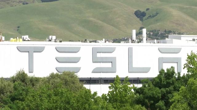 Cuatrocientos cuarenta trabajadores de la automotriz Tesla dan positivo por coronavirus