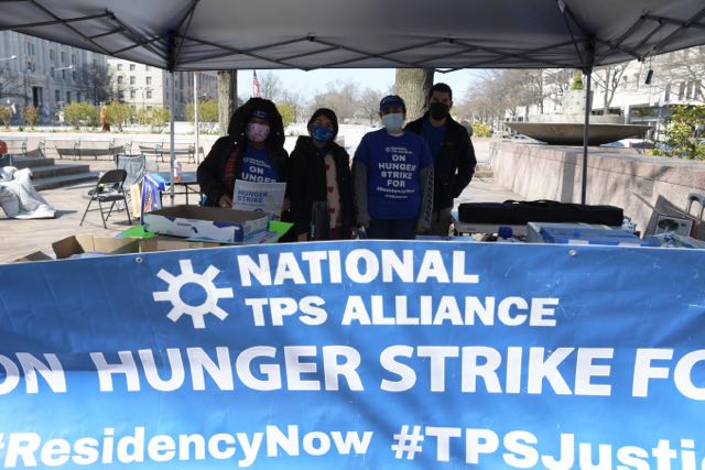 Tepesianos en huelga de hambre por una residencia permanente