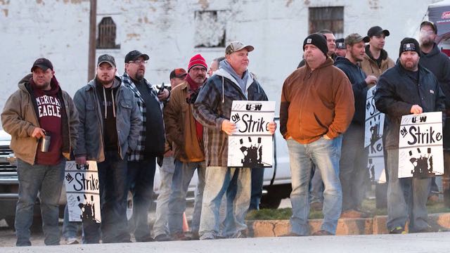 Trabajadores siderúrgicos inician una segunda semana de huelga en 5 estados de EE.UU.