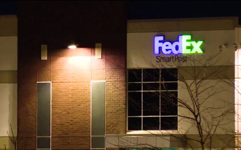 Ocho muertos en un tiroteo en un almacén de FedEx de Indianápolis