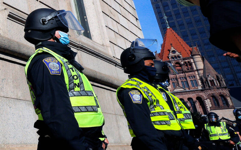 Agente de policía de Boston denunciado por abuso sexual permaneció en el cargo 20 años después