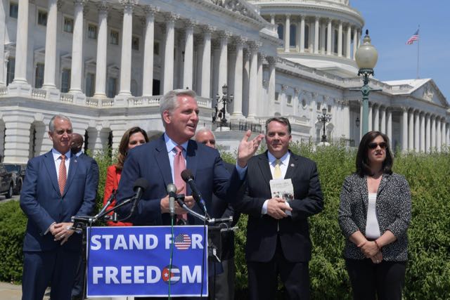 Congresistas republicanos recuerdan el Día de la Independencia de Cuba
