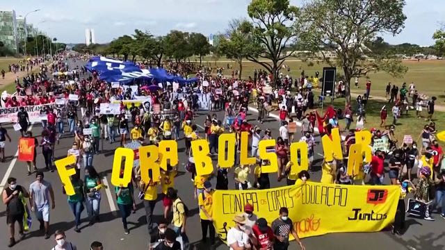 Decenas de miles de manifestantes marchan en ciudades de Brasil para exigir la destitución del presidente Jair Bolsonaro