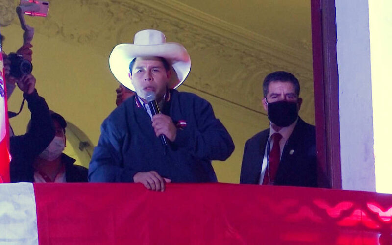 El maestro socialista Pedro Castillo está cada vez más cerca de ser el nuevo presidente de Perú
