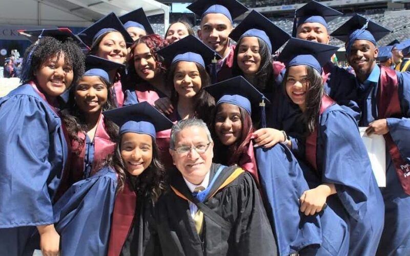 Profesor Carlos E. Villalobos: solidario con estudiantes en carreras del futuro