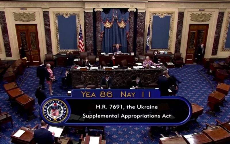 El Senado de EE.UU. aprueba otros 40.000 millones de dólares en ayuda militar y humanitaria para Ucrania