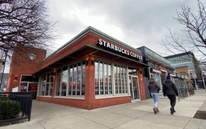 Ya son 100 tiendas de Starbucks sindicalizadas en EE.UU.