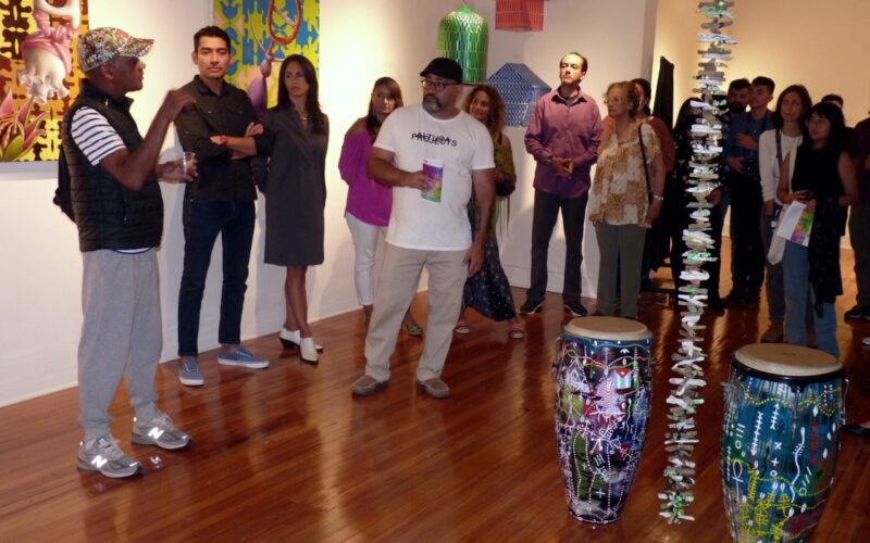 Artistas latinos exhiben sus obras en galería del Maryland Hall en Annapolis, Maryland