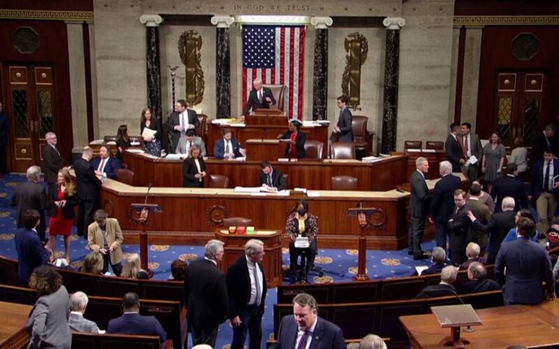 Republicanos de la Cámara Baja votan un paquete de medidas para desmantelar la Oficina de Ética y recortar fondos del IRS