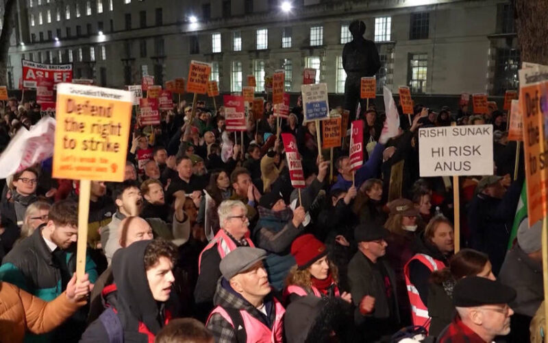 Sindicatos del Reino Unido preparan protestas masivas