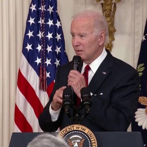 Biden vuelve a pedir la prohibición de armas de asalto