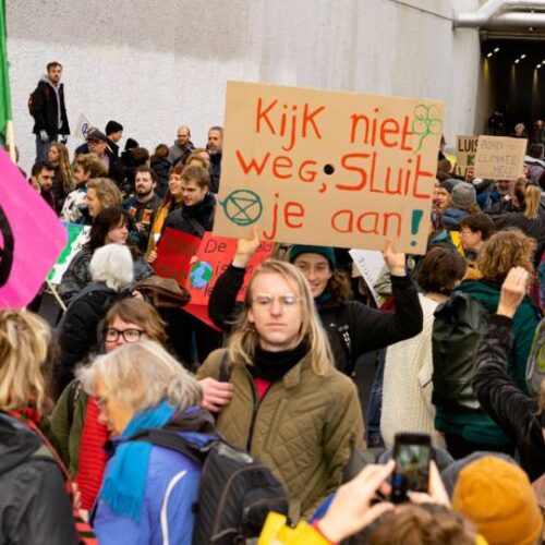 La policía holandesa arresta a activistas ambientales antes de las protestas pacíficas previstas para el sábado