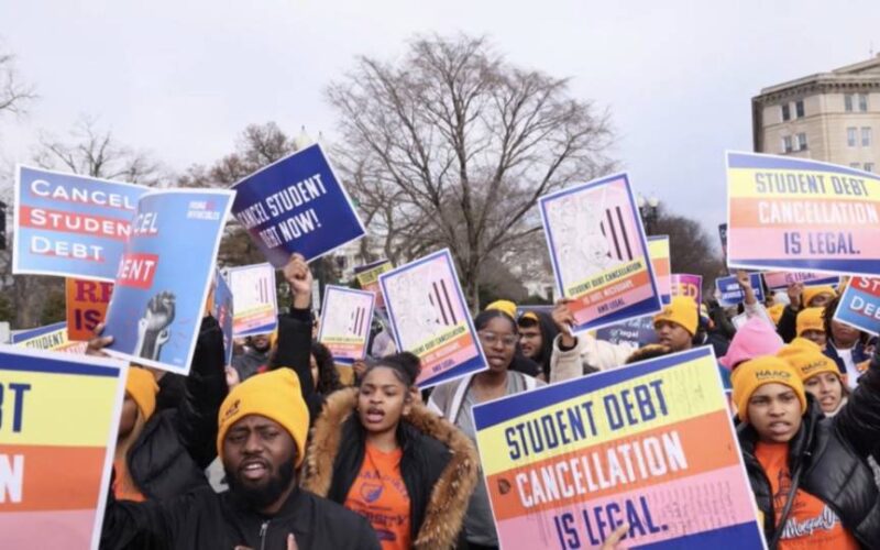 La Corte Suprema de EE.UU. escucha argumentos sobre condonación de préstamos estudiantiles