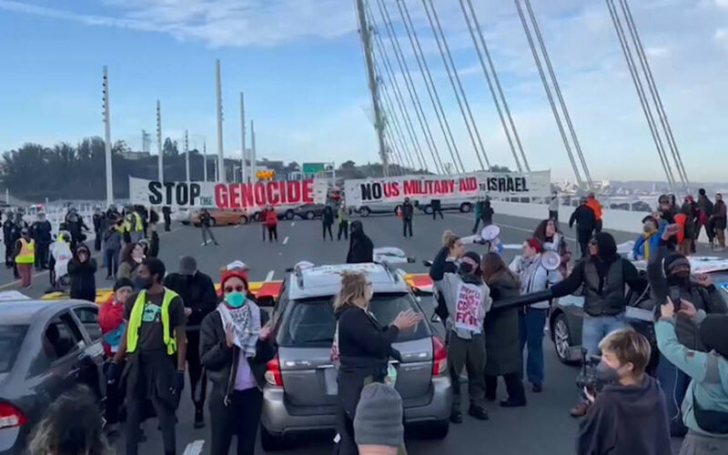 Manifestantes bloquean puentes de Boston y San Francisco