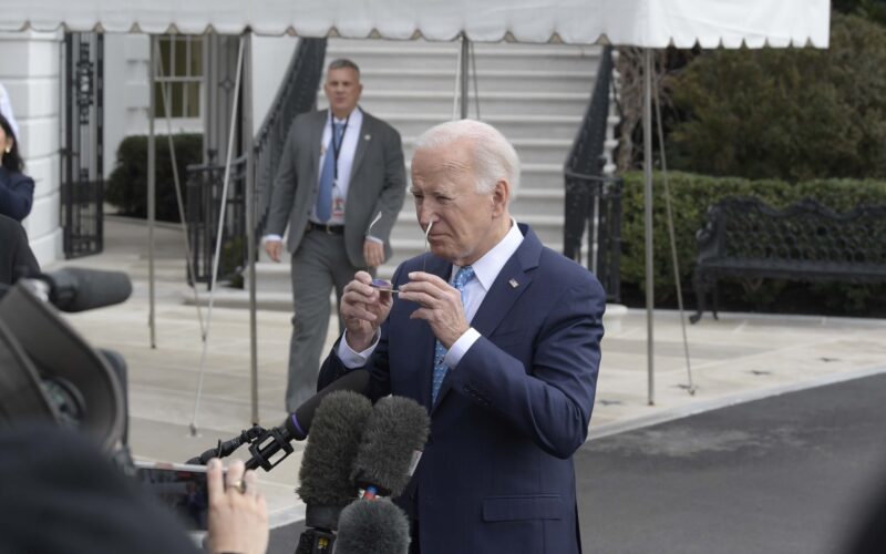 Biden ora por la «decencia, dignidad y respeto»