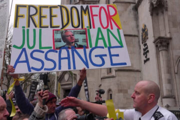 El Tribunal Superior de Justicia del Reino Unido escucha los argumentos en lo que sería el último recurso de Julian Assange para evitar la extradición a EE.UU.
