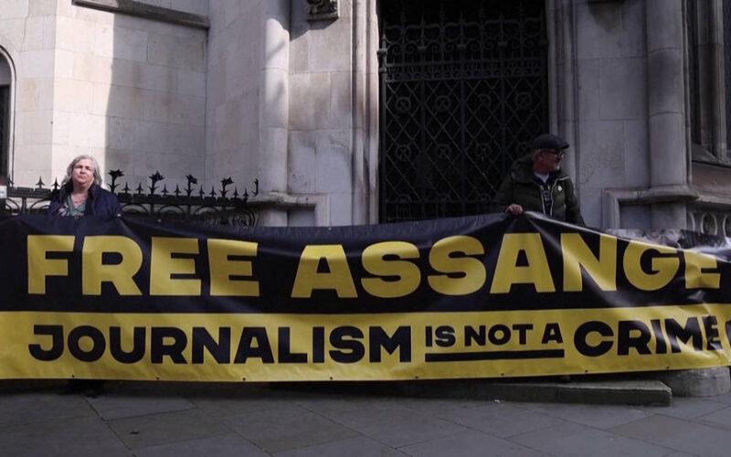 Tribunal Superior de Londres suspende posible extradición de Julian Assange hasta que EE.UU. dé “garantías” sobre cómo sería tratado en su territorio
