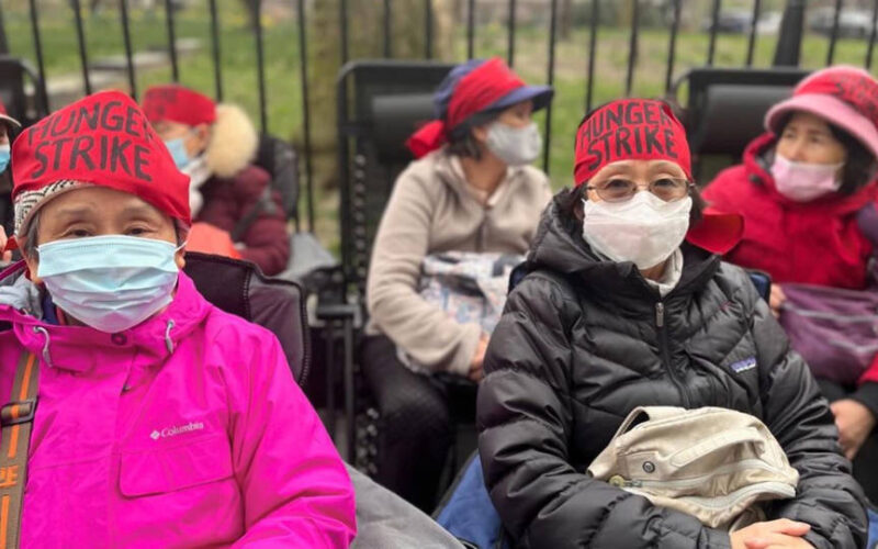 Nueva York: asistentes de salud a domicilio en huelga de hambre para exigir fin de jornadas de 24 horas