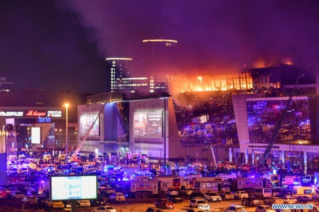 Aumenta número de muertos tras ataque terrorista e incendio en Moscú