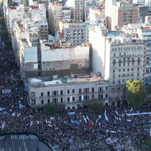 Argentina: cientos de miles de personas protestan contra planes del presidente Milei