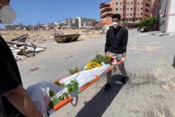 Hallan más cadáveres en la fosa común del hospital Nasser en Gaza