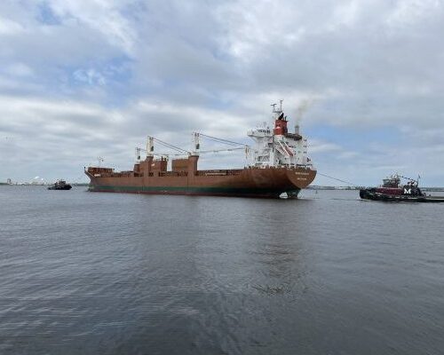 El puerto de Baltimore recibe el primer buque tras colapso del puente Key