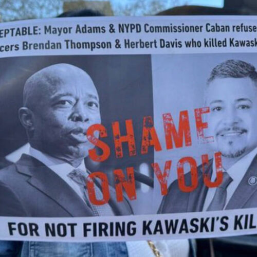 Absuelven a los agentes de policía de Nueva York que dieron muerte a joven afroamericano