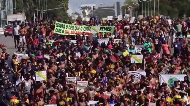 Líderes indígenas se manifiestan en Brasilia en defensa de sus territorios ancestrales